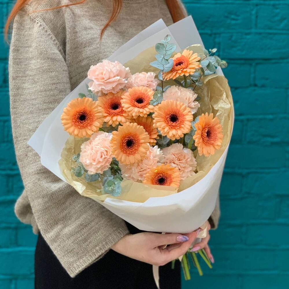 https://content2.flowwow-images.com/data/flowers/1000x1000/36/1735568824_29054436.jpg