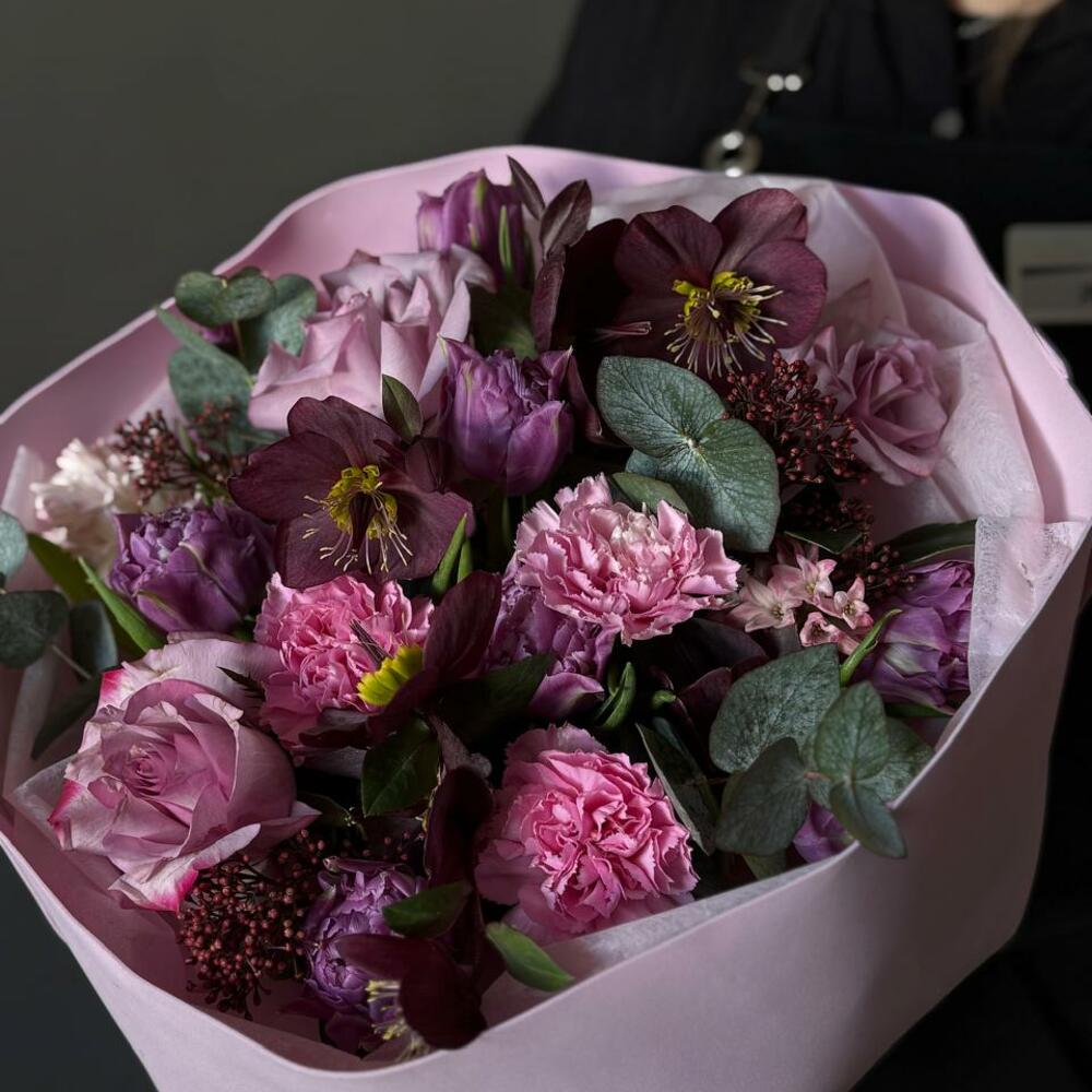 https://content2.flowwow-images.com/data/flowers/1000x1000/40/1741890497_22449640.jpg